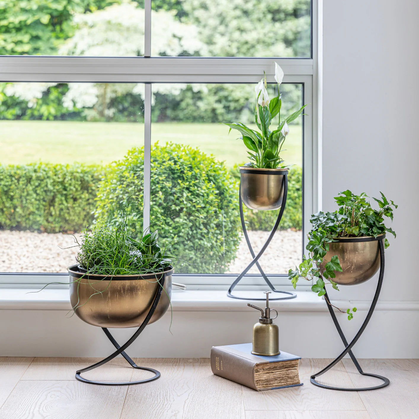 Indoor Kensington Brass Metal Round Planter on Stand-4