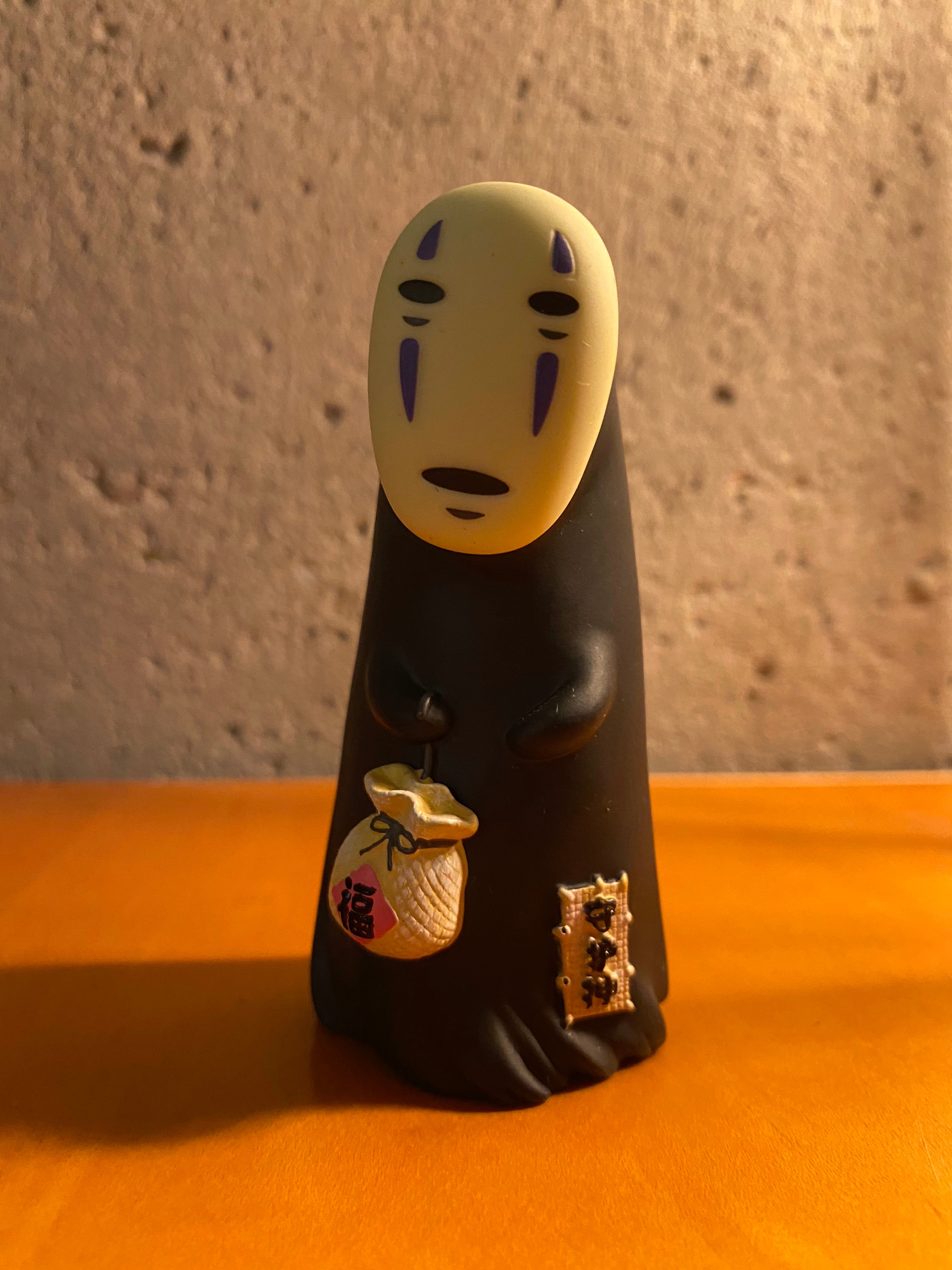 "No Face" Figures